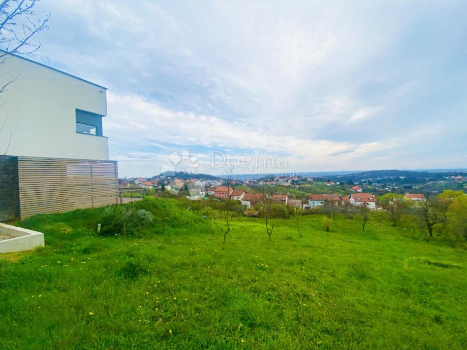 Građevinska parcela na vrhunskoj lokaciji i s očaravajućim pogledom!