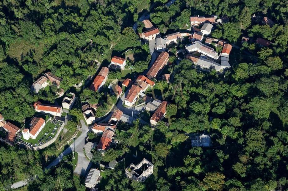 GRAĐEVINSKI TEREN U ISTRI 562 M2