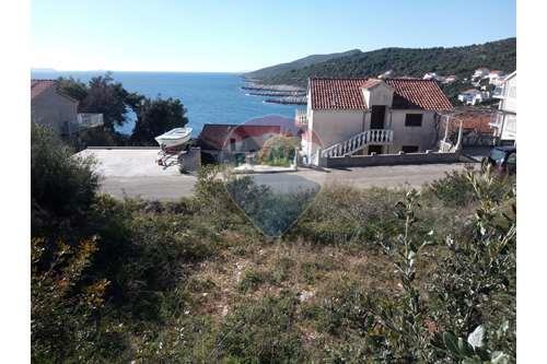 KUPAC NE PLAĆA PROVIZIJU! Građ. zemlj., Korčula, 607 m2 - 100m od mora