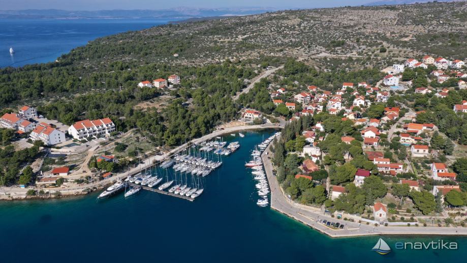 Građevinsko zemljište, otok BRAČ Milna, prvi red do mora 3928m2