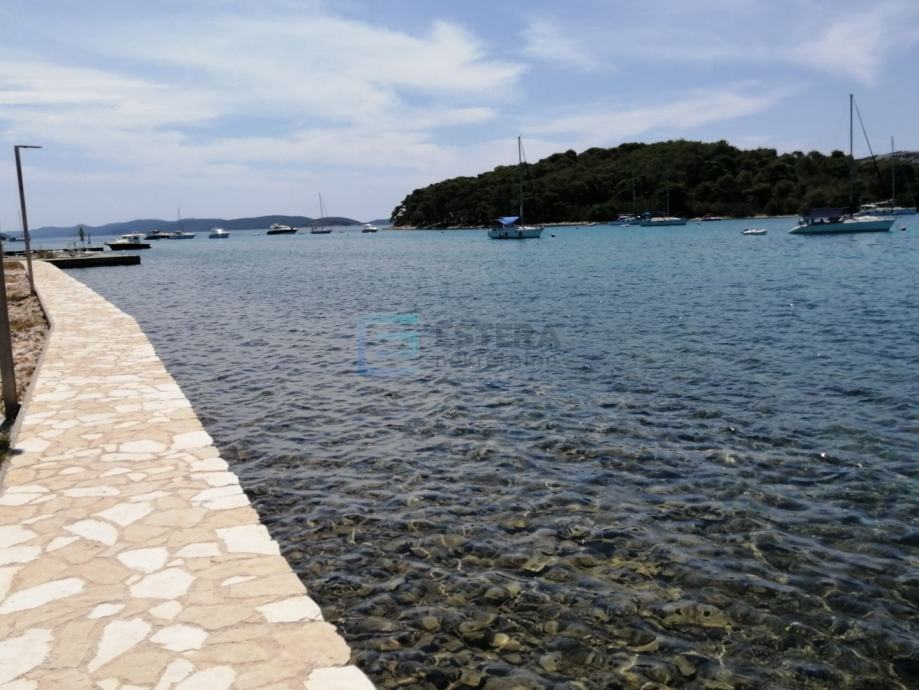 Građevinsko zemljište prodaja otok Molat 14.233 m2