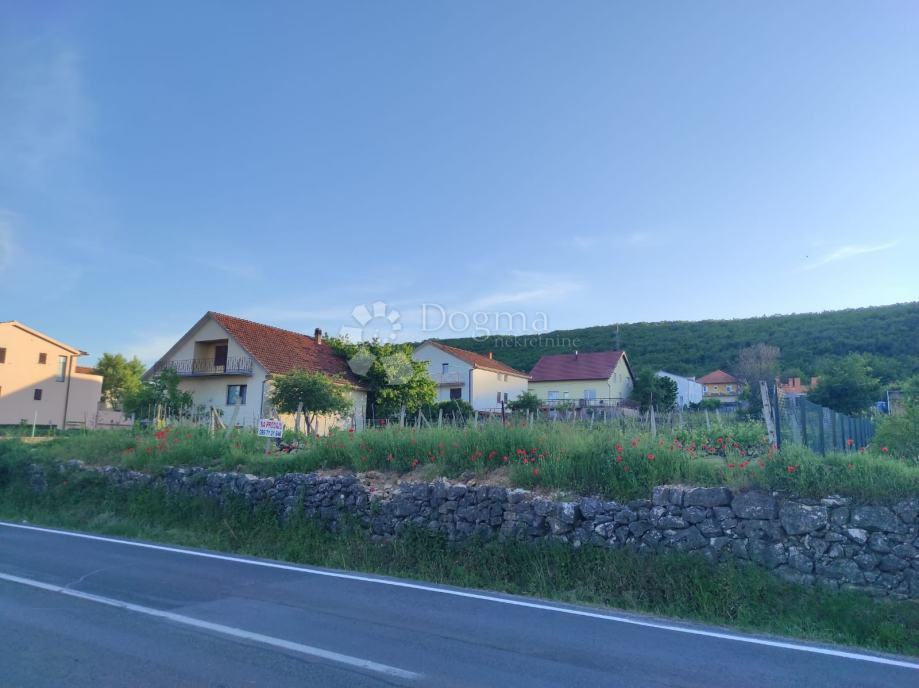 GRAĐEVINSKO ZEMLJIŠTE SINJ-BRNAZE 1504 m2