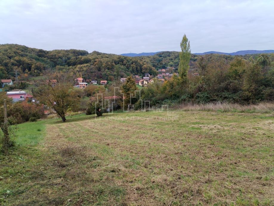 GRAĐEVISNKO S ZEMLJIŠTE 2100m2, GUMEREC, GORNJA DUBRAVA