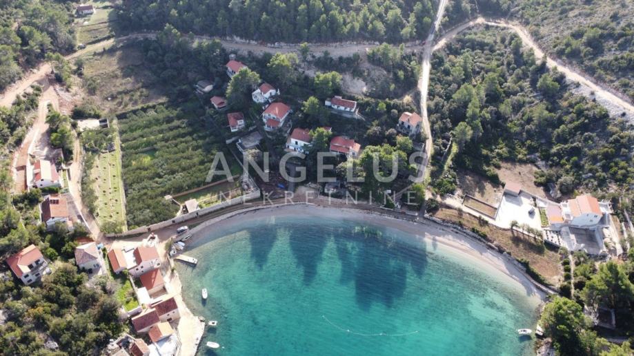 Hvar, Jelsa - atraktivno zemljište s pogledom na more 2000 m2