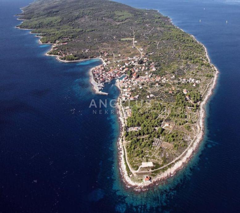 Hvar, Sućuraj - građevno zemljište, drugi red do mora, 1760 m2