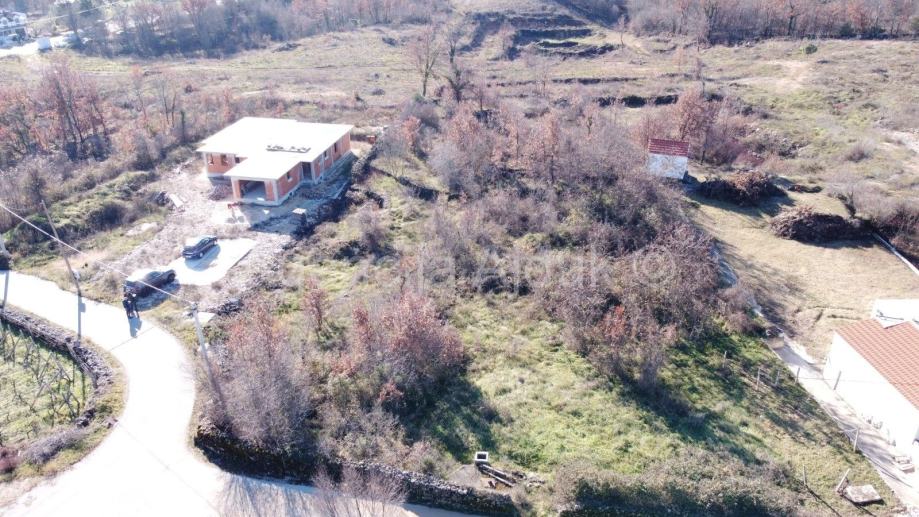 Imotski Poljica građevinsko zemljište 1351 m2 - novo u ponudi