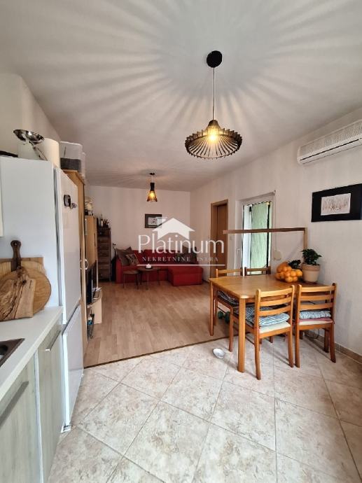 Istra, Fažana, apartman u prizemlju s predivnim vrtom