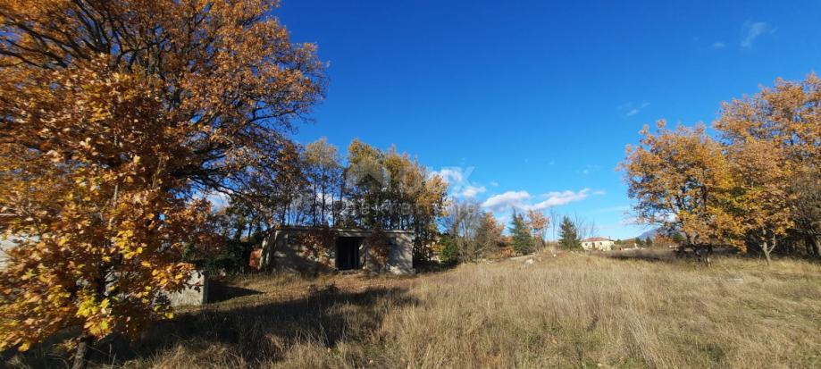 ISTRA, LABIN - Građevinsko zemljište 1450m2 sa pomoćnim objektom 67m2