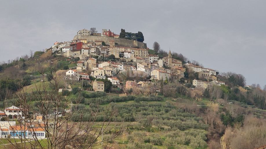 ISTRA,MOTOVUN - Atraktivno zemljište sa pogledom na Motovun