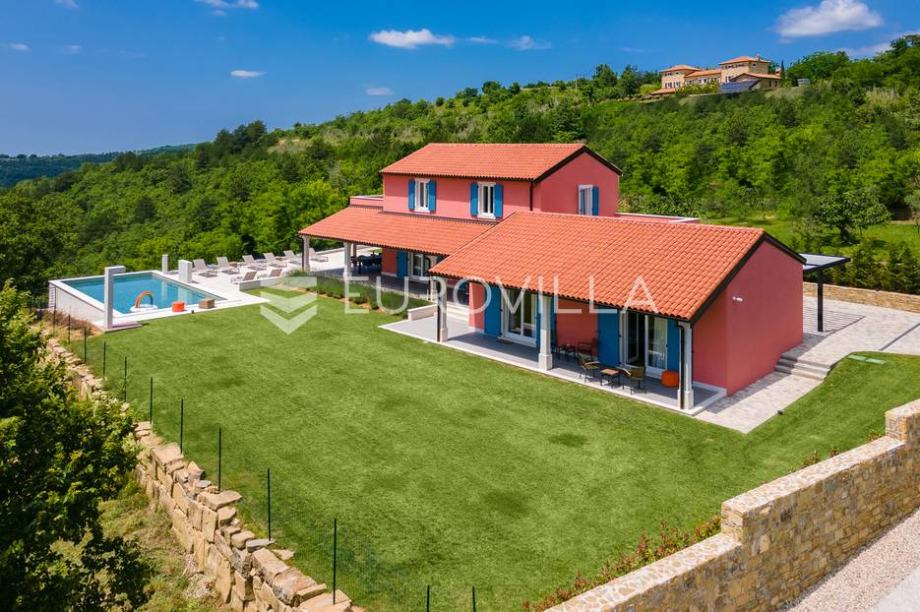 Istra, Oprtalj, ekskluzivna villa s bazenom na jedinstvenoj lokaciji, (prodaja)