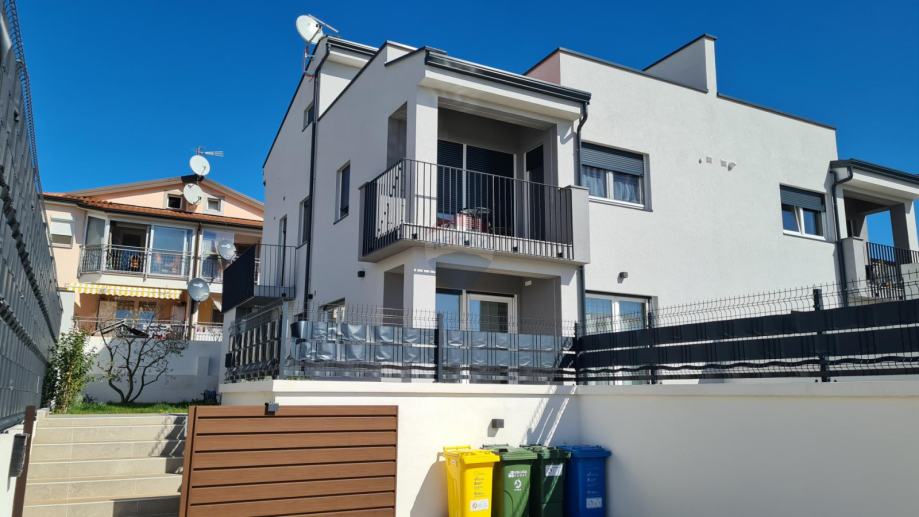 Istra- Poreč okolica, Moderna dvojna kuća s pogledom na more (prodaja)