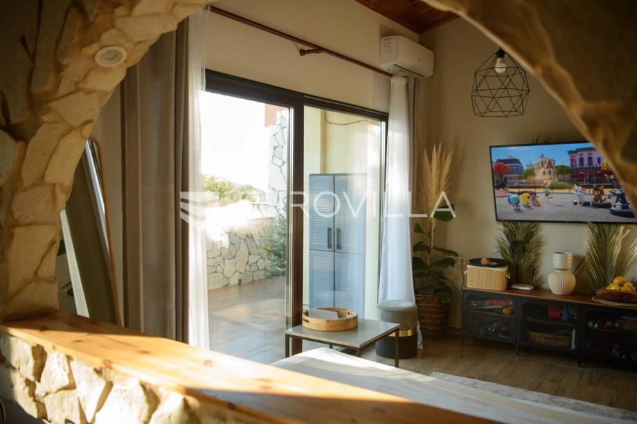 Istra, Premantura, kuća sa 6 apartmana, bazenom i saunom, pogled more (prodaja)