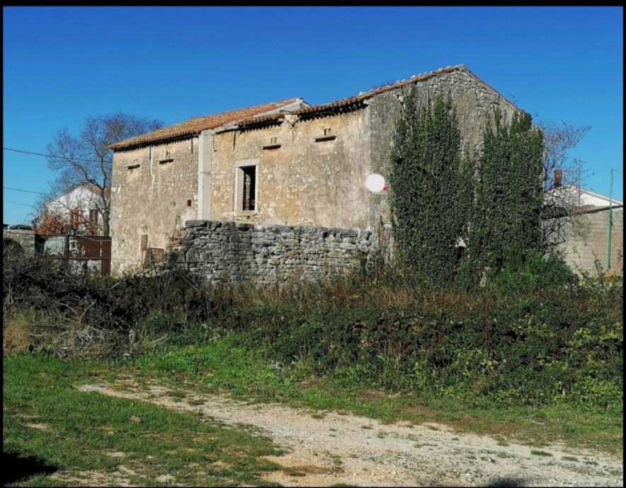 ISTRA-PULA - Stara kamena kuća nedaleko Pule s projektom (prodaja)