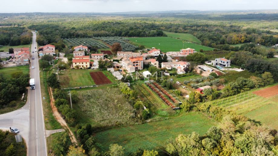 ISTRA, VIŠNJAN - GRAĐEVINSKO ZEMLJIŠTE NA ODLIČNOJ LOKACIJI