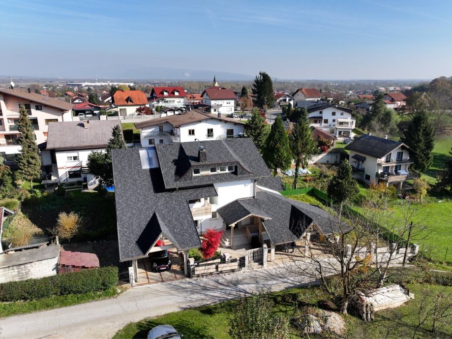 IZUZETNA NEKRETNINA ZA STANOVANJE I  IZNAJMLJIVANJE (prodaja)