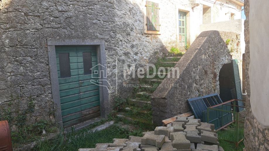Kamena kuća,101 m2,na selu (prodaja)