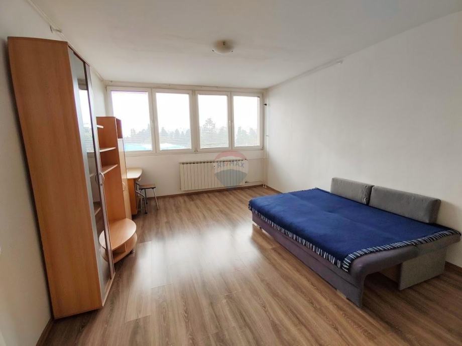 Karlovac; Novi Centar, garsonijera 25,14 m2 odlična lokacija (prodaja)