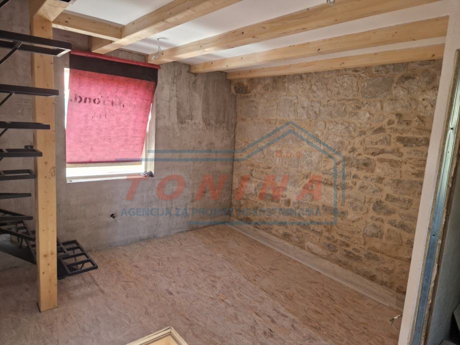 Kaštel Sućurac, kamena kuća 60 m2 (prodaja)