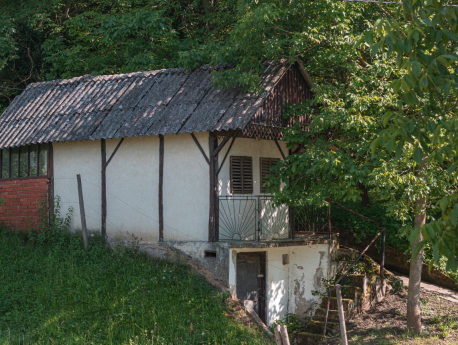 Klijet s pomoćnim objektom, vinograd i voćnjak