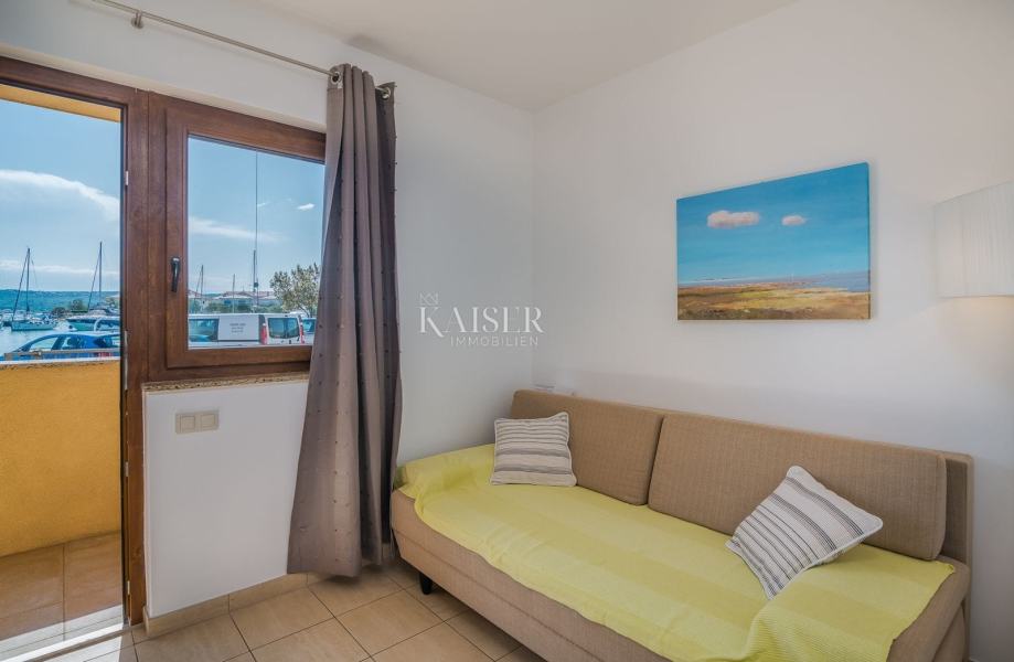 Klimno, otok Krk - apartman 48m2, 1. red do mora