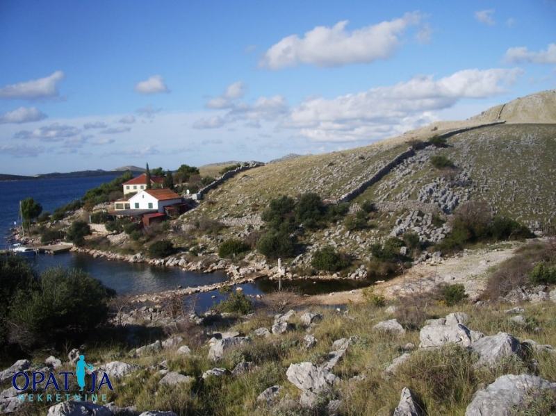 Kornati, uvala Vrulje, poljoprivredno zemljište, 1200m2 prvi