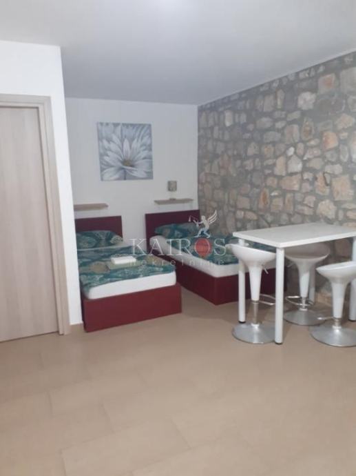 KRALJEVICA, studio apartman, 40 m2, za radnike (iznajmljivanje)