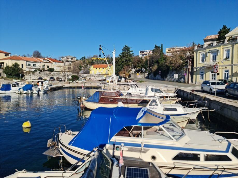 Kraljevica, Novogradnja sa 7 stanova, Prvi red do mora (prodaja)