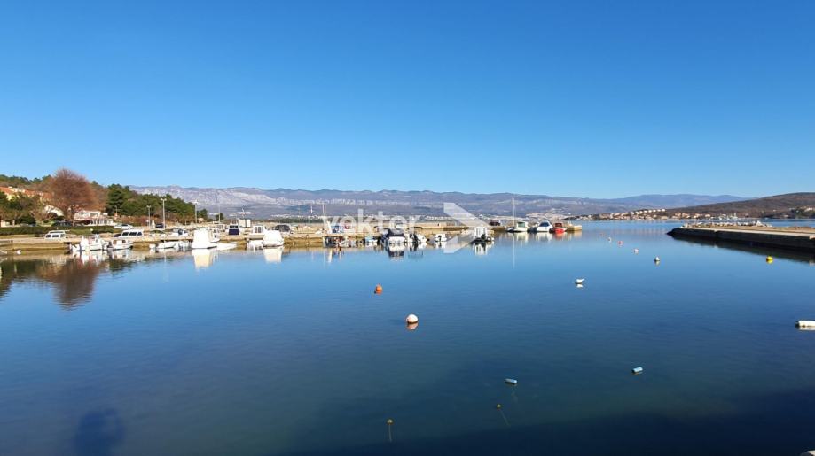 Krk, Čižići, kuća s bazenom, blizina plaže (prodaja)