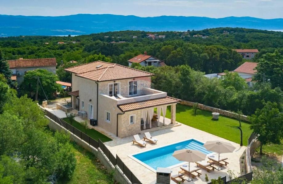 Krk, Dobrinj, Moderna mediteranska kamena villa novije gradnje s bazen (prodaja)