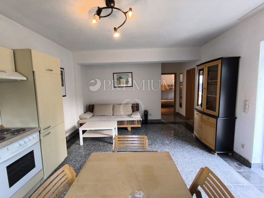 Krk, okolica, apartman s okućnicom! (prodaja)