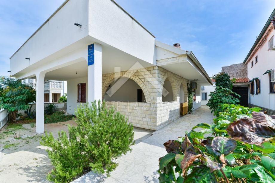 Kuća sa 4 prekrasna apartmana - Vir (prodaja)