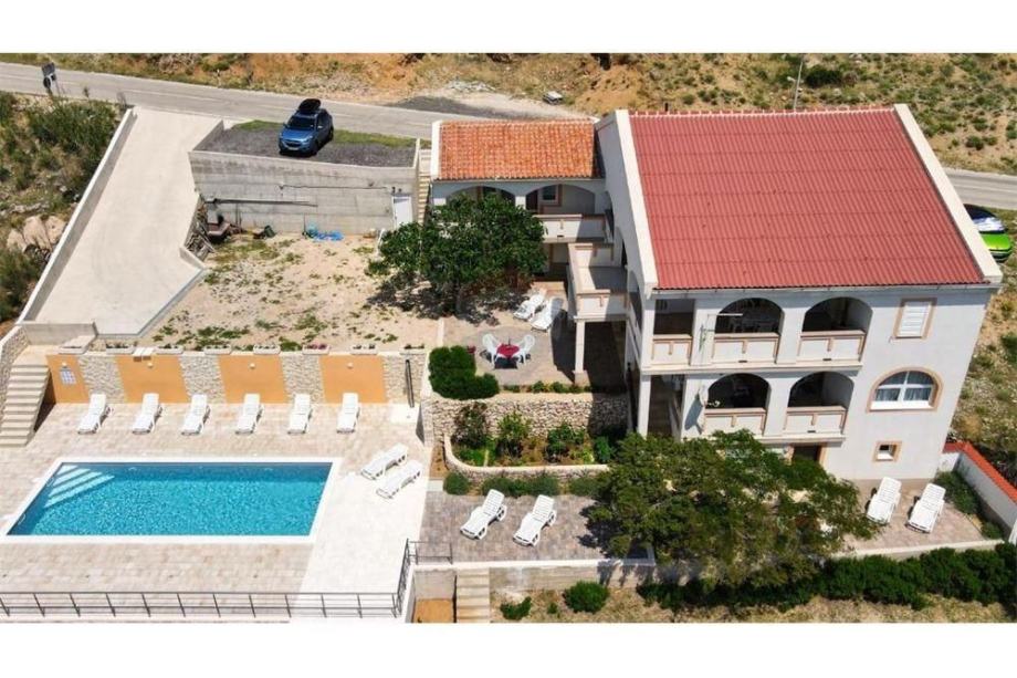 NOVO - KUĆA S APARTMANIMA - BAZEN - POGLED NA MORE (prodaja)