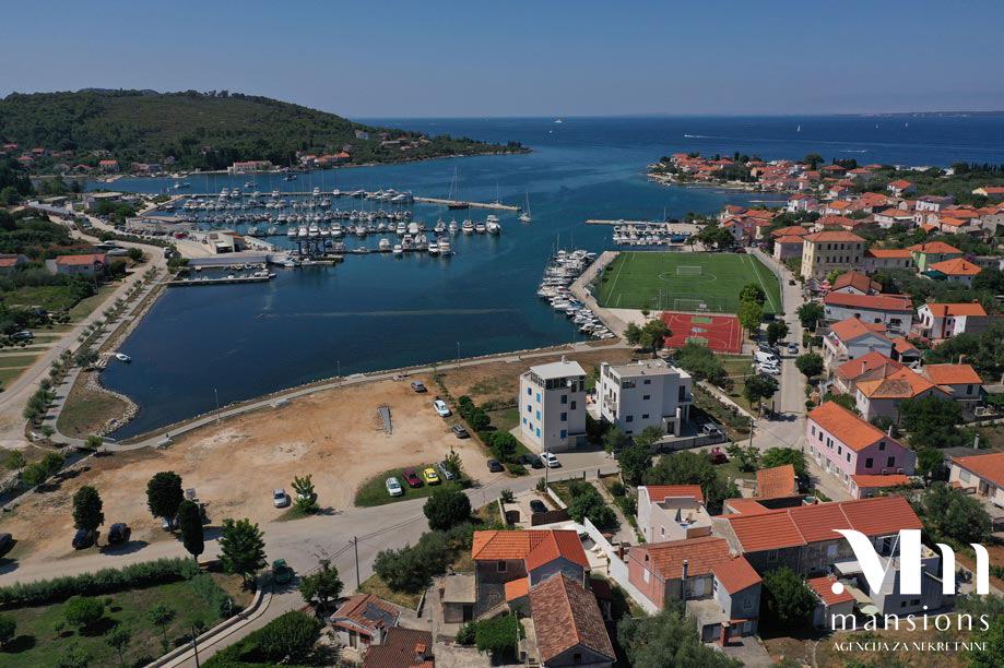 Kuća s bazenom, prodaja, Sutomišćica! (prodaja)