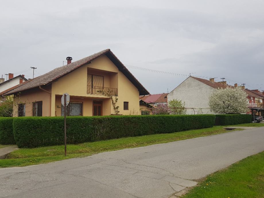 Kuća: Čepin, visoka prizemnica, 100 m2 (prodaja)