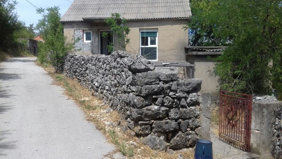 Kuća: Cetina, višekatnica, 93 m2 (prodaja)