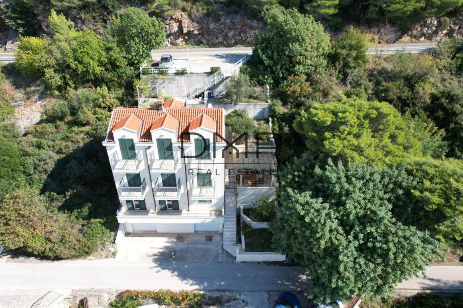 DUBROVNIK LUKSUZNA VILA SA VIŠE STANOVA,PARKING, LIJEPI POGLED (prodaja)