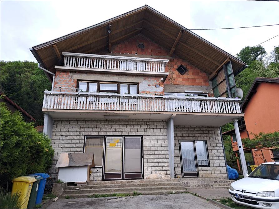 Kuća: Hum Zabočki, 216.00 m² (prodaja)