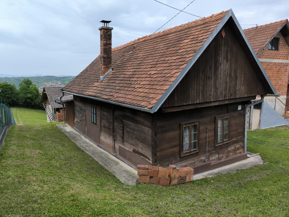 Drvena kuća i vikendica sa prekrasnim pogledom na Mariju Bistricu (prodaja)