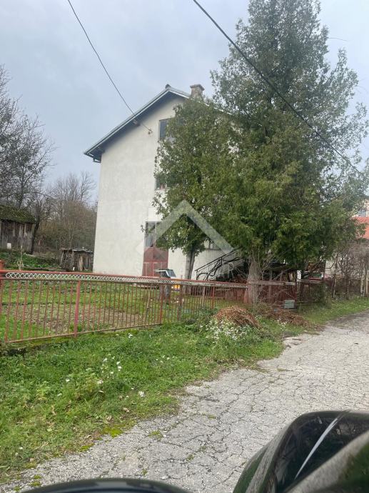 Kuća sa poslovnim prostorom u prizemlju - Srb, Gračac (prodaja)