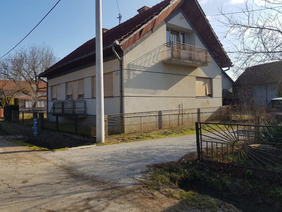 Kuća: Prečno, 120.00 m2 + 2 građevinska zemljišta (prodaja)