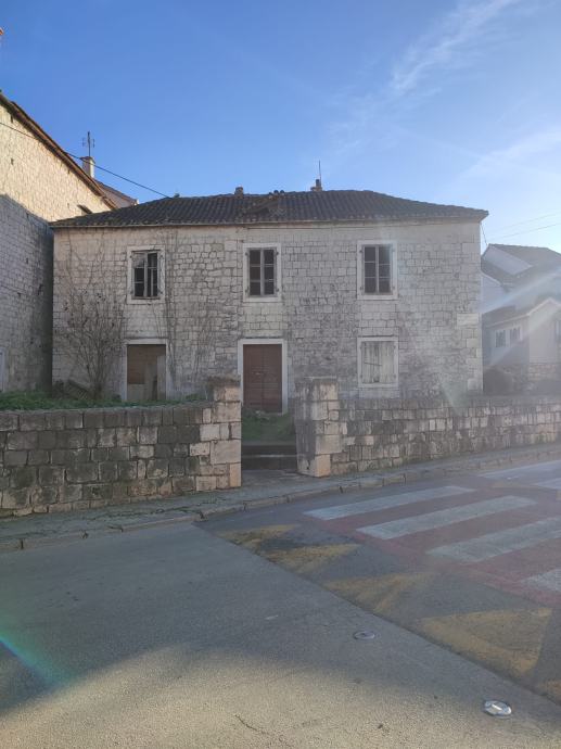 Kuća: Trogir, predio Lučica - top lokacija (prodaja)