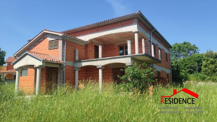 Kuća: Valtura, 394.00 m2 (prodaja)