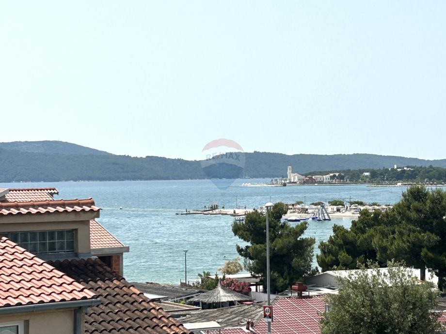 Kuća s velikim dvorištem u blizini plaže (prodaja)