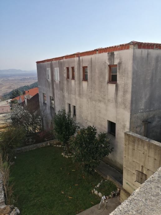 Prodaje se kuća u Vrgorcu površine 143.00 m2 (prodaja)