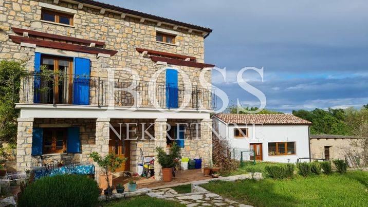 Labin, dvojna kuća 265m2, 467.000 eur/kn (prodaja)