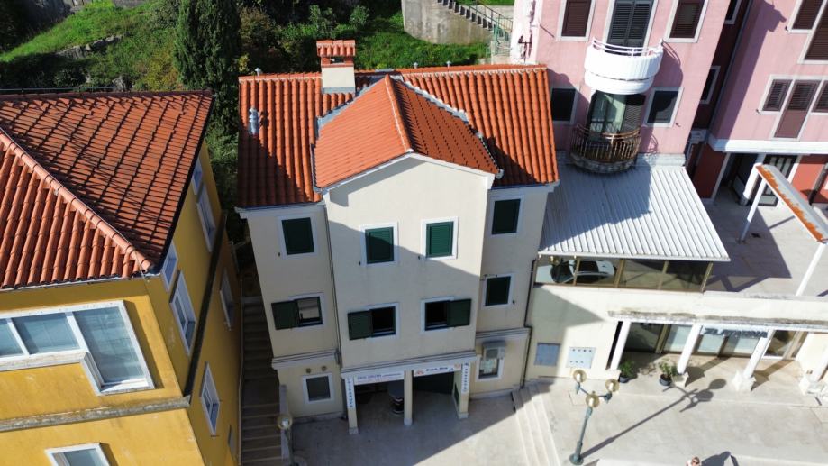 LABIN, KUĆA S DVA STANA S POGLEDOM NA MORE U STAROM GRADU, ULICA SVETE (prodaja)