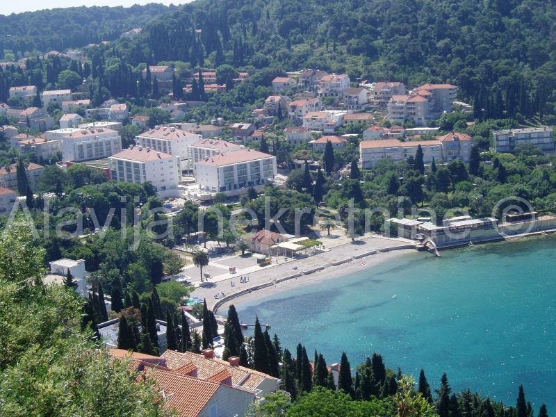 LAPADSKI DVORI - četverosobanstan stan,parking na duži najam (iznajmljivanje)