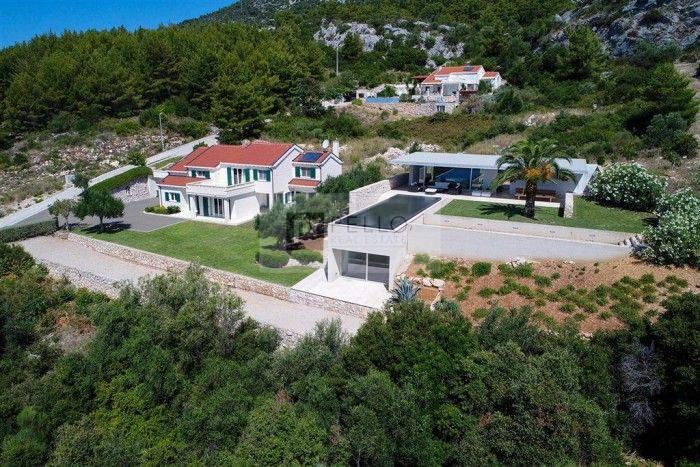 Luksuzna villa s bazenom i pogledom na more (prodaja)