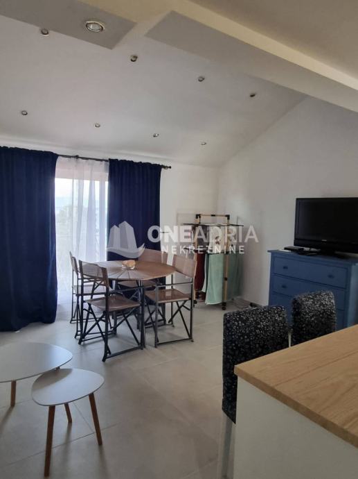 MALINSKA, APARTMAN 60m OD PLAŽE (prodaja)