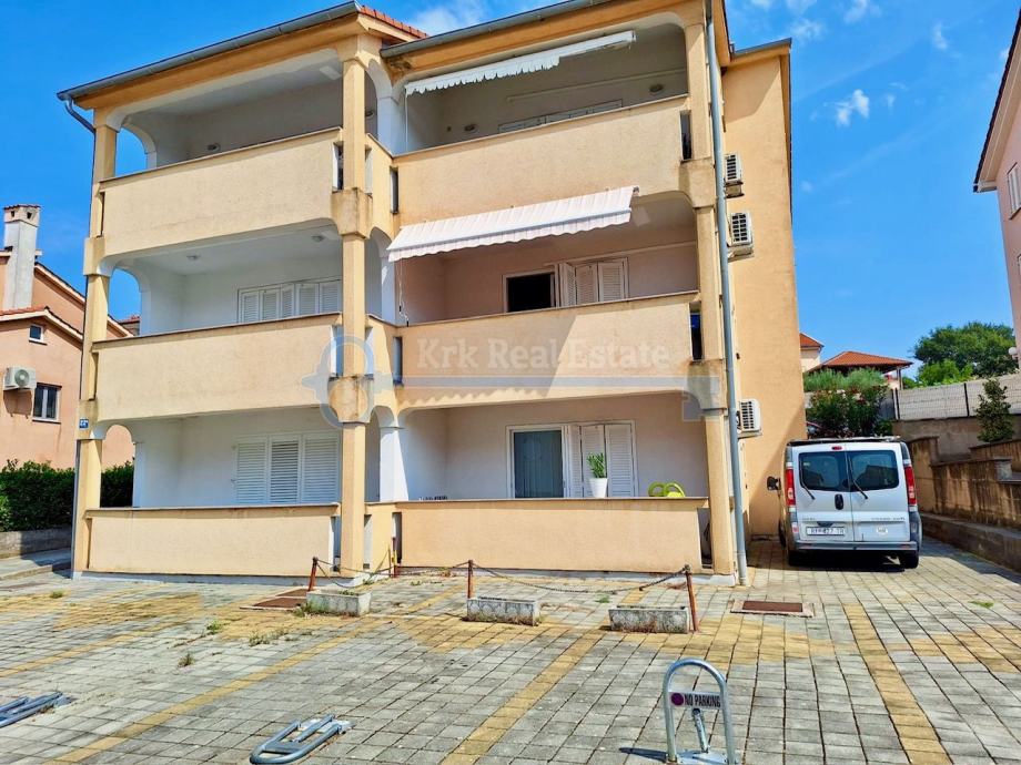 MALINSKA-APARTMAN SA DVORIŠTEM